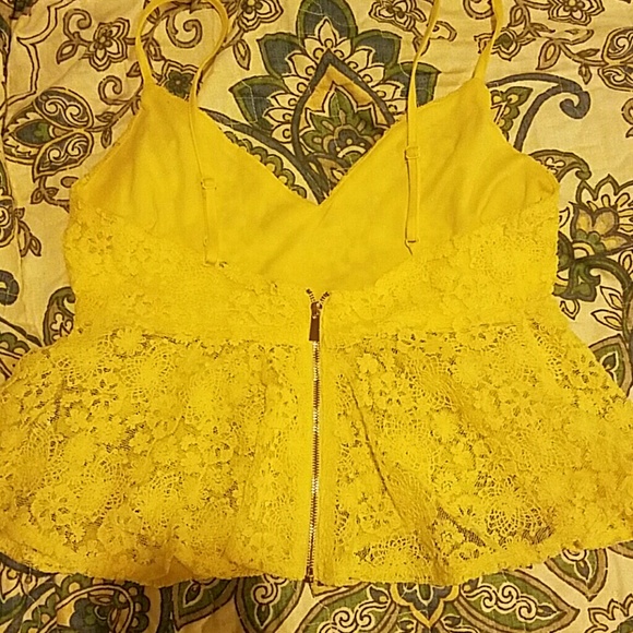Yellow Guess Crop Top - Picture 2 of 3
